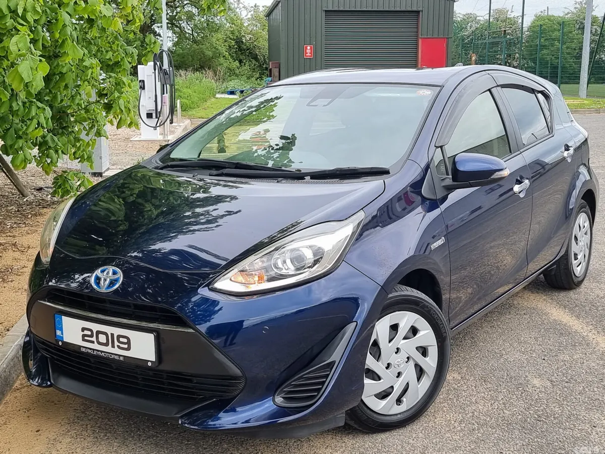 Toyota Aqua Hatchback, Petrol Hybrid, 2019, Blue