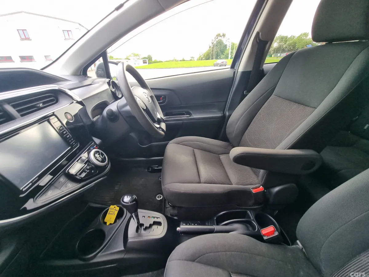 Toyota Aqua Hatchback, Petrol Hybrid, 2019, Blue