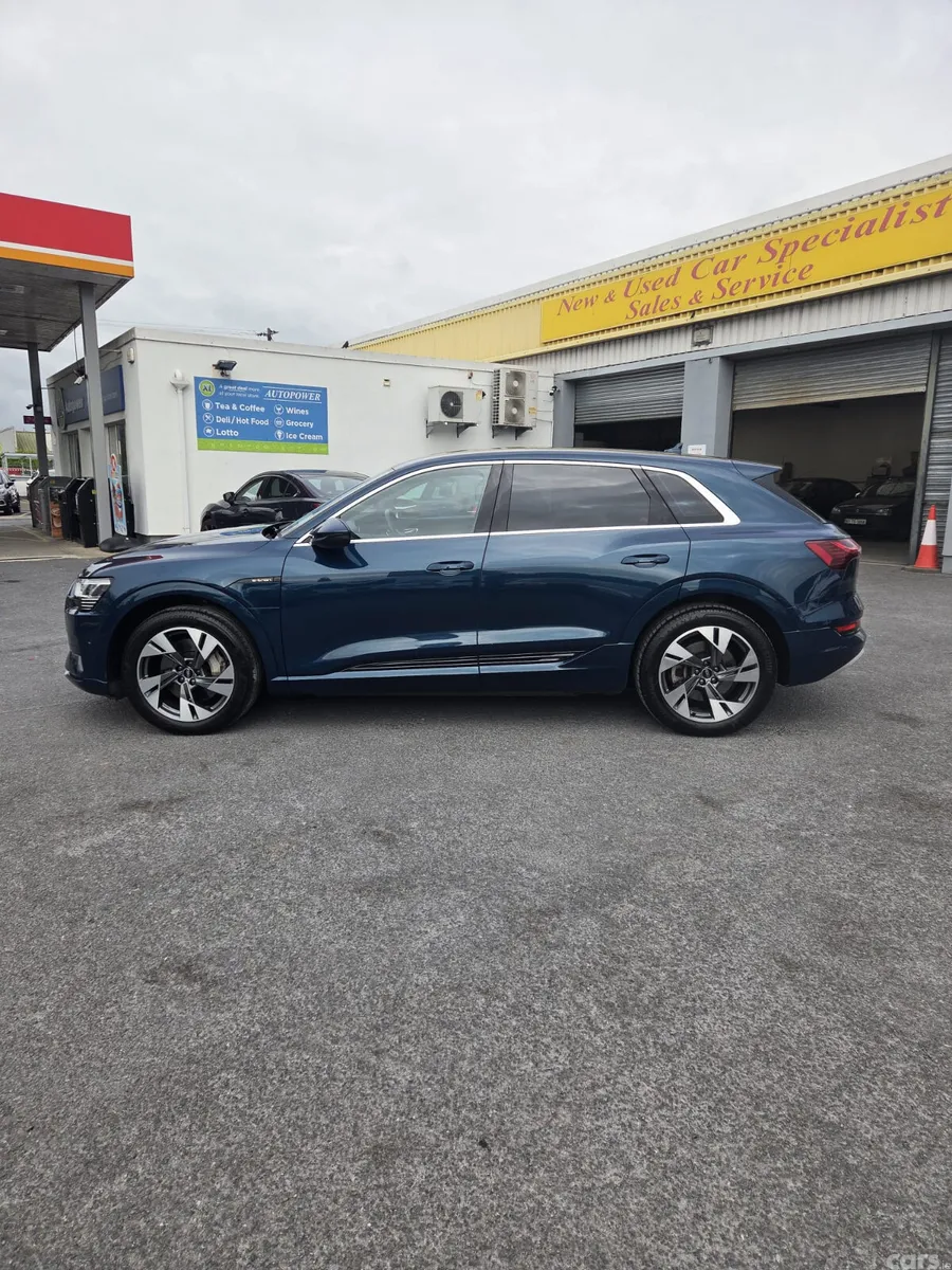Audi e-tron Estate/Jeep, Electric, 2021, Blue