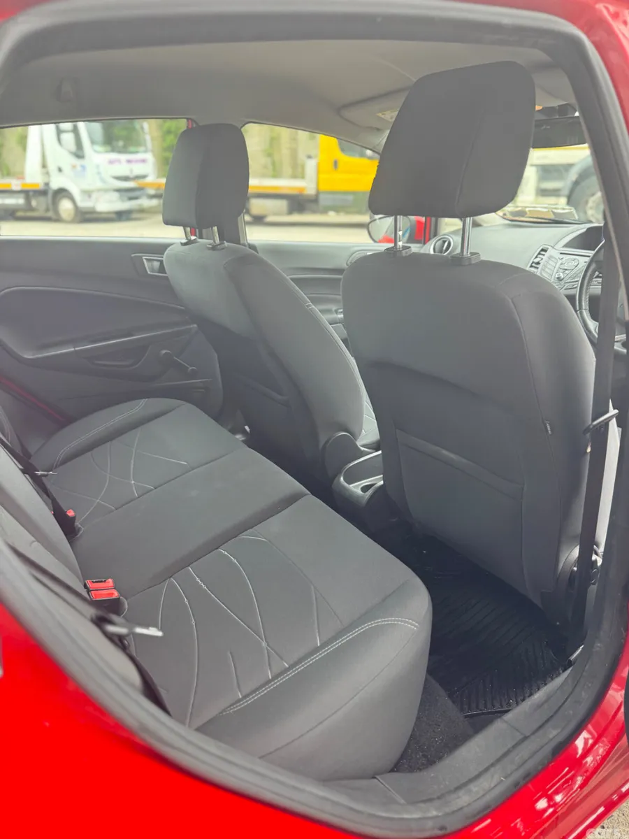 Ford Fiesta Hatchback, Petrol, 2017, Red