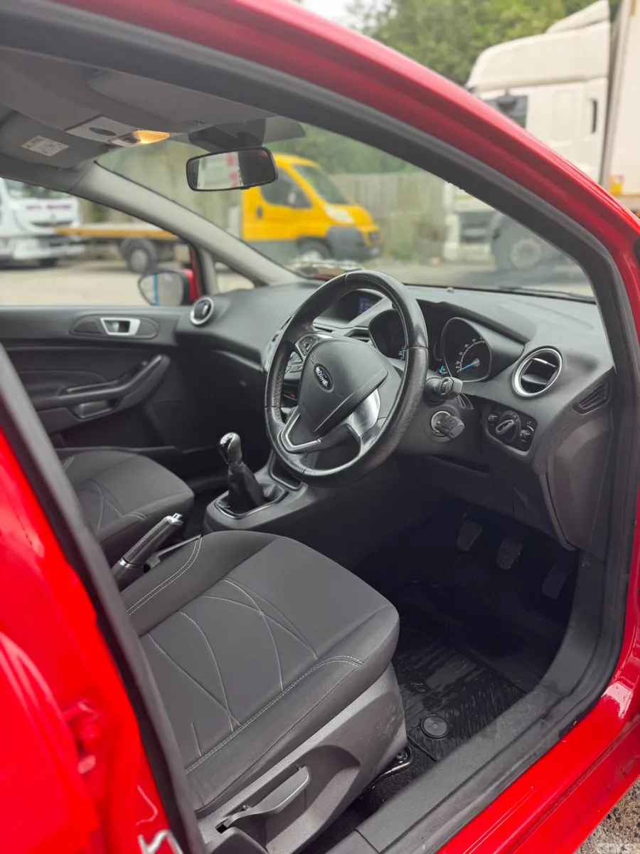 Ford Fiesta Hatchback, Petrol, 2017, Red