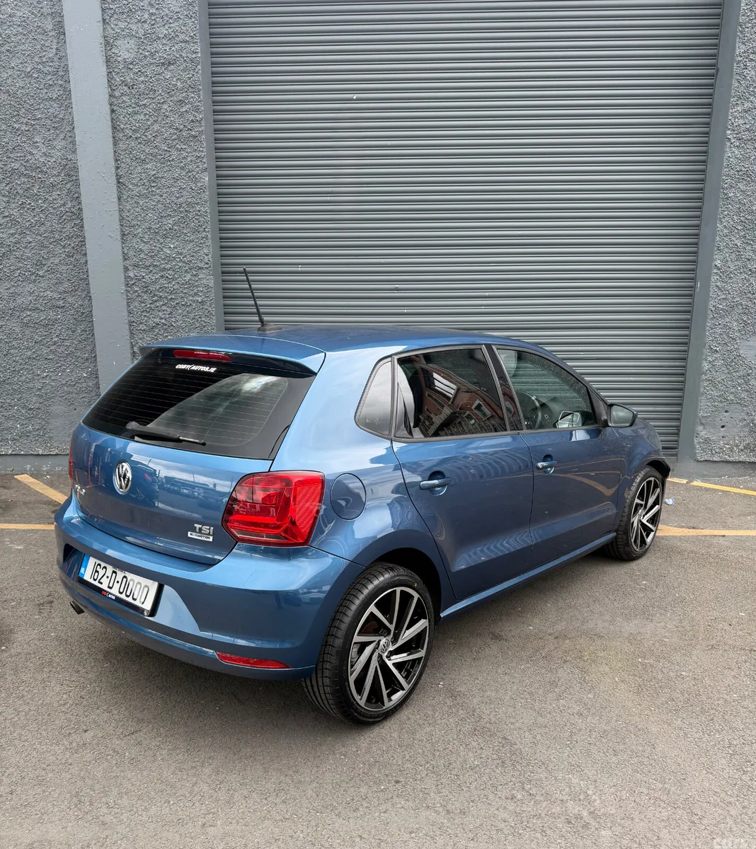 Volkswagen Polo Hatchback, Petrol, 2016, Blue