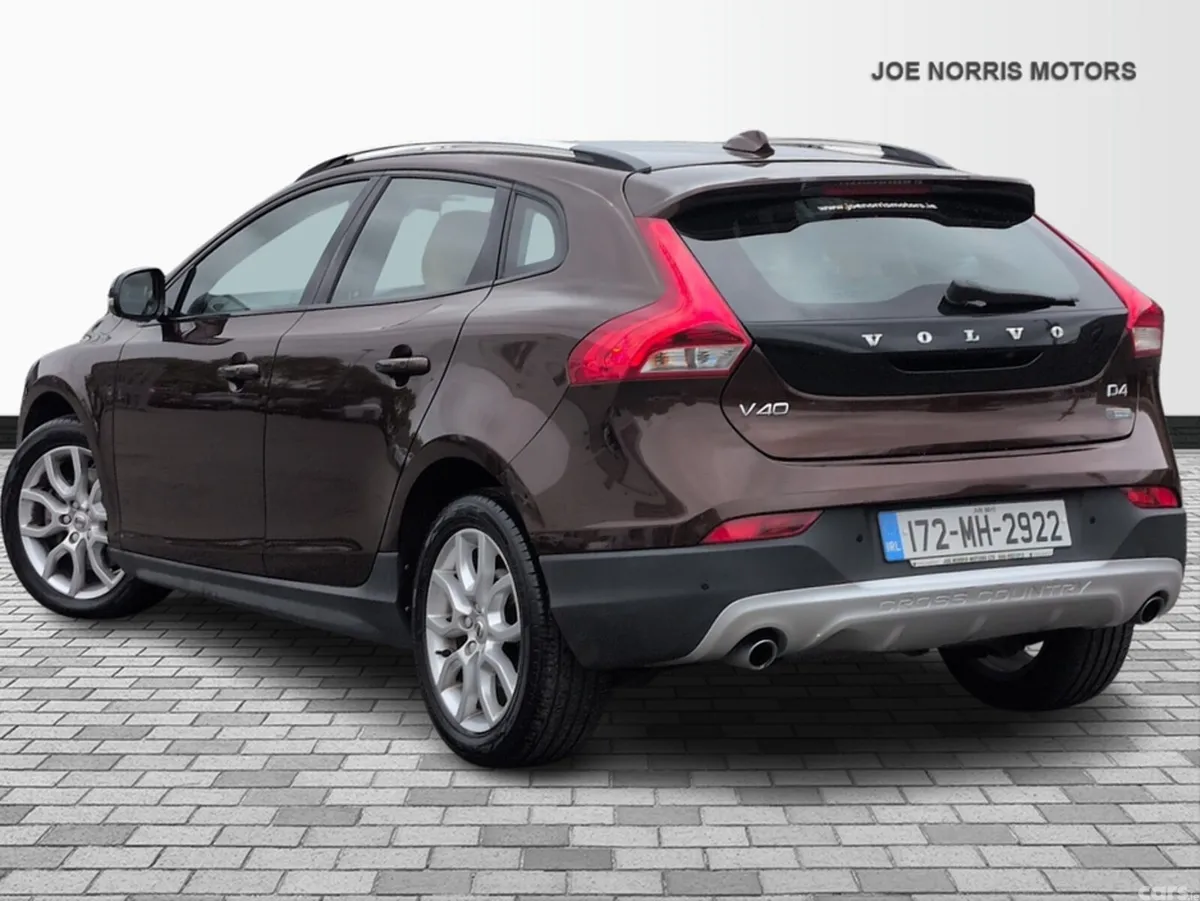 Volvo V40 Hatchback, Diesel, 2017, Brown