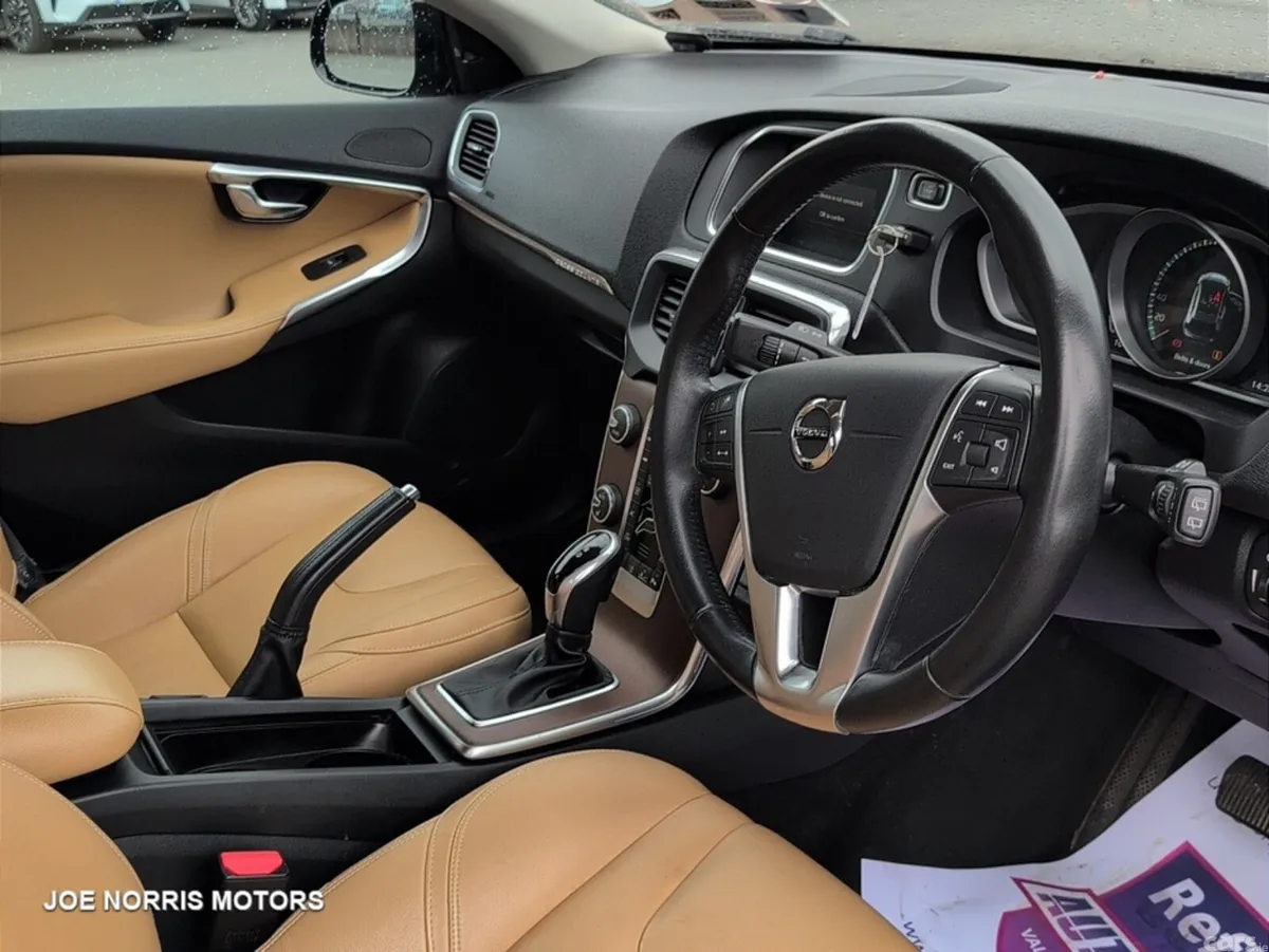 Volvo V40 Hatchback, Diesel, 2017, Brown