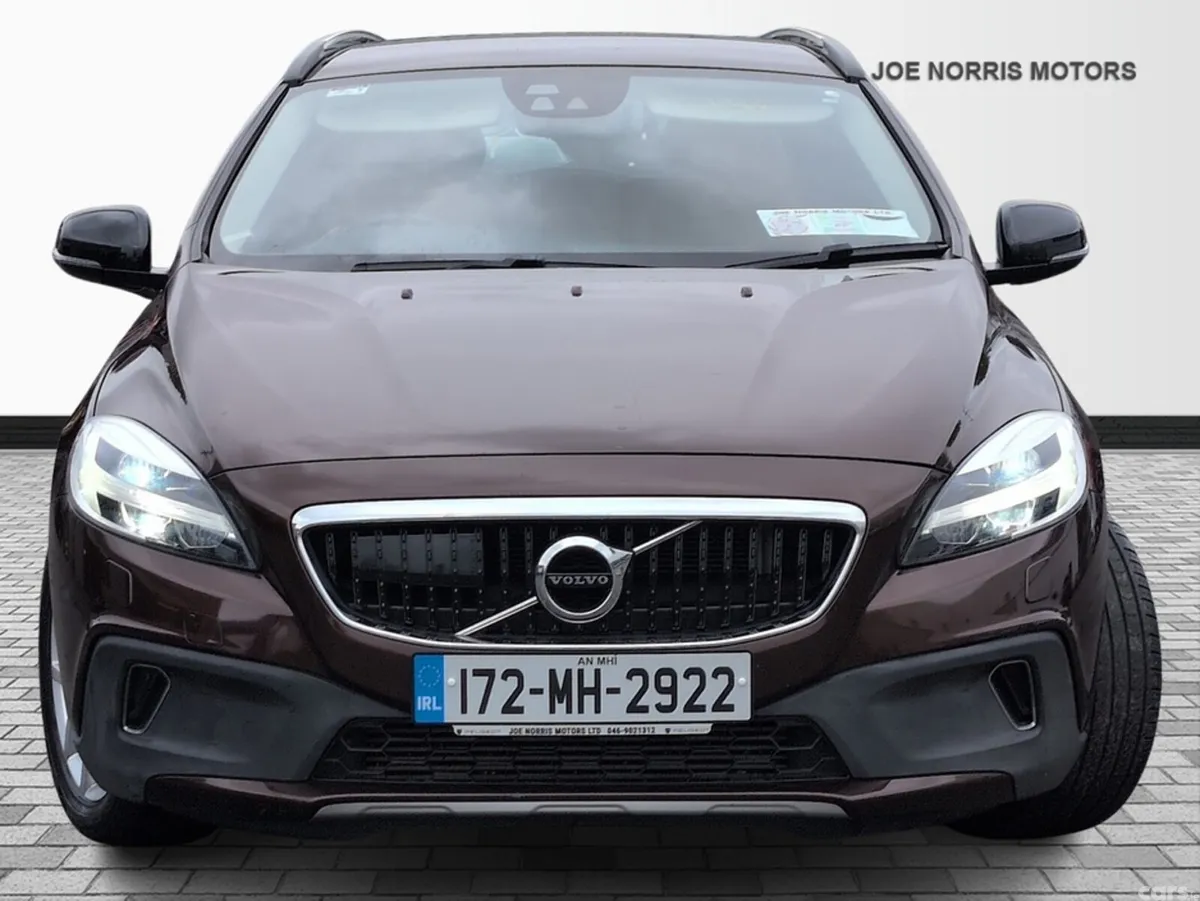 Volvo V40 Hatchback, Diesel, 2017, Brown