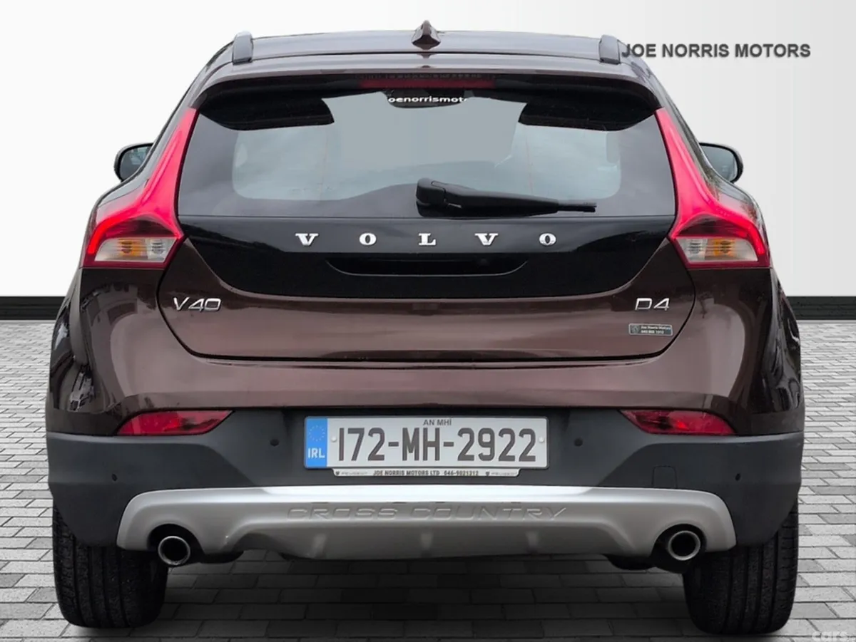 Volvo V40 Hatchback, Diesel, 2017, Brown