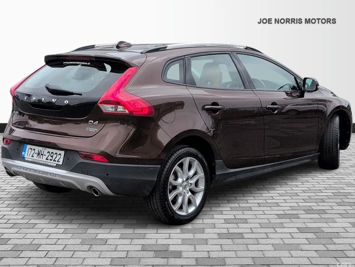 Volvo V40 Hatchback, Diesel, 2017, Brown