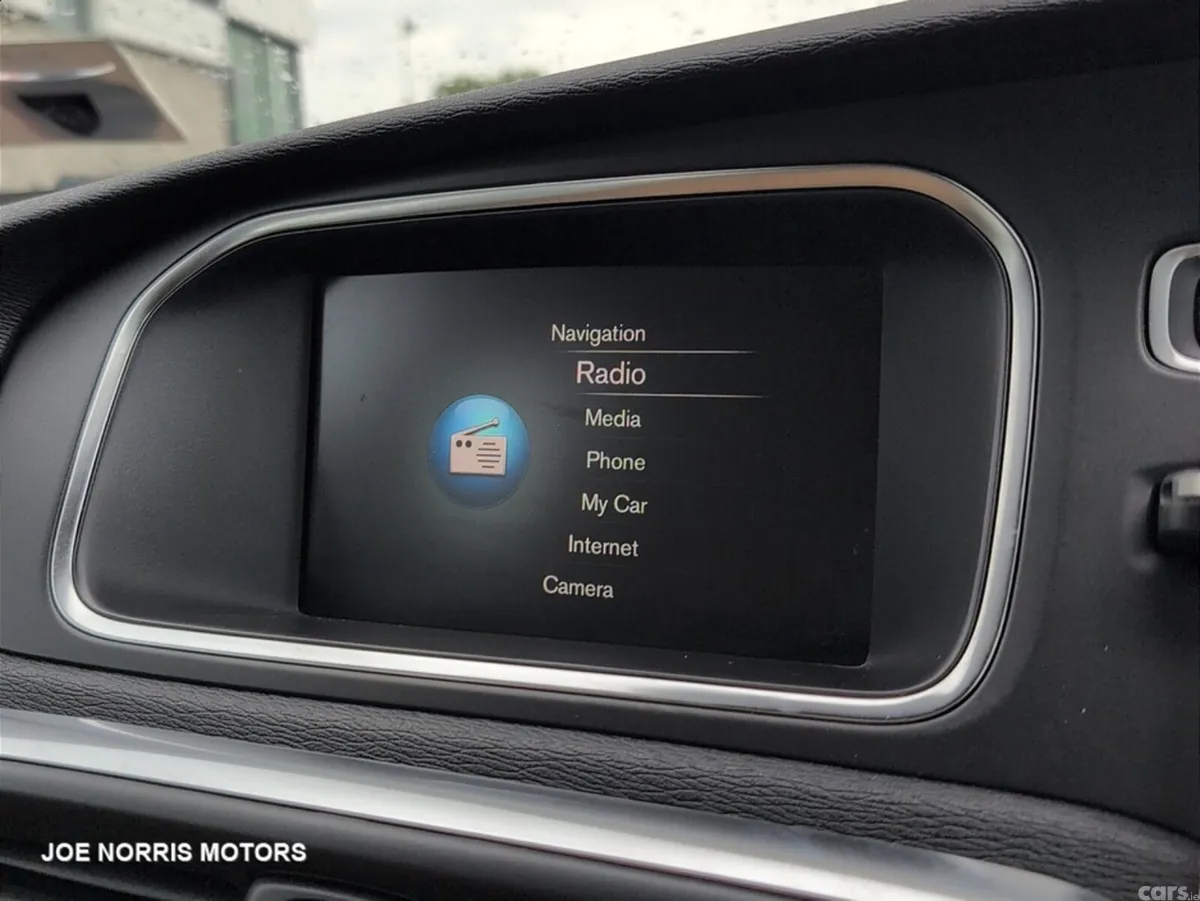 Volvo V40 Hatchback, Diesel, 2017, Brown