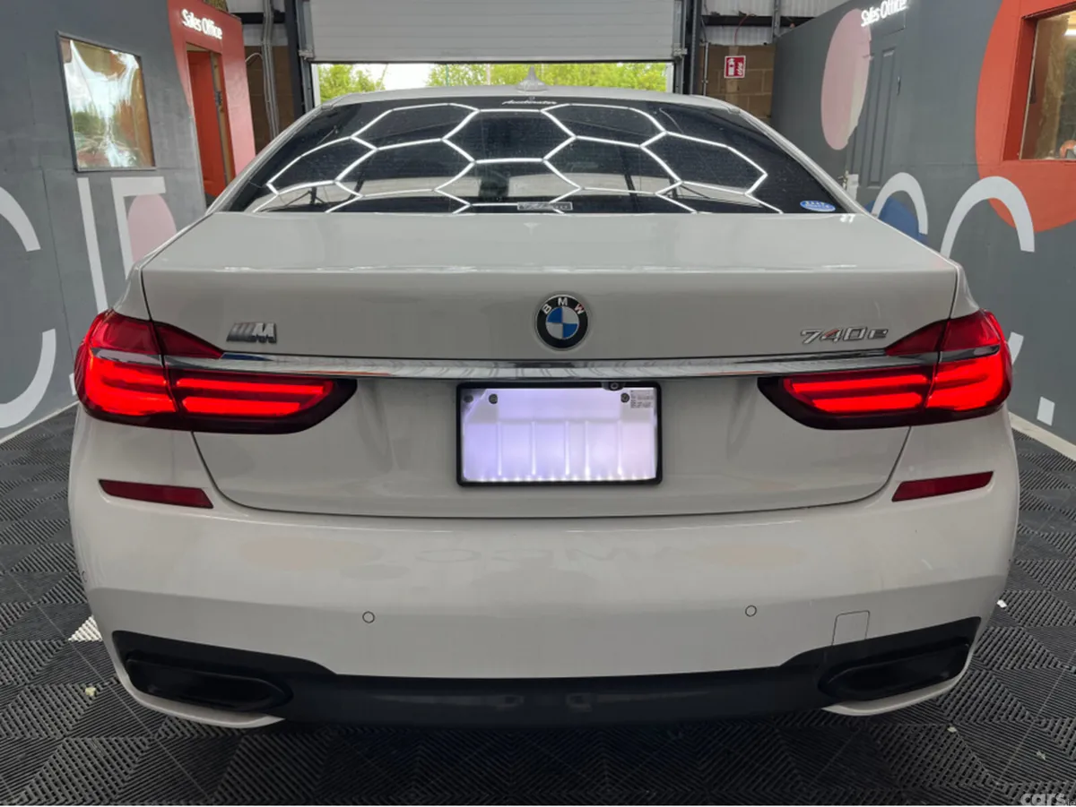 BMW 7-Series Saloon, Petrol Plug-in Hybrid, 2017, White
