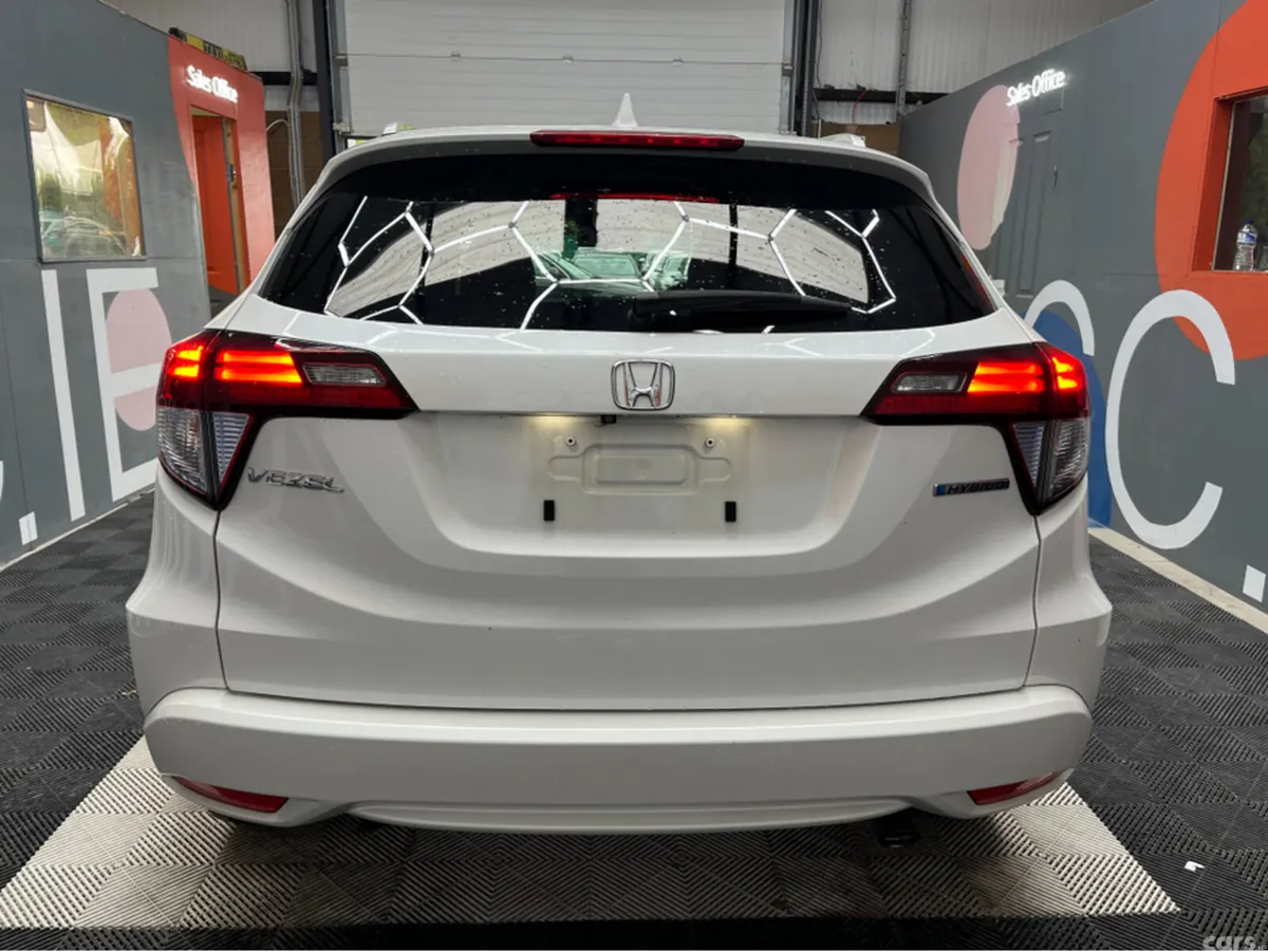 Honda Vezel SUV, Petrol Hybrid, 2016, White