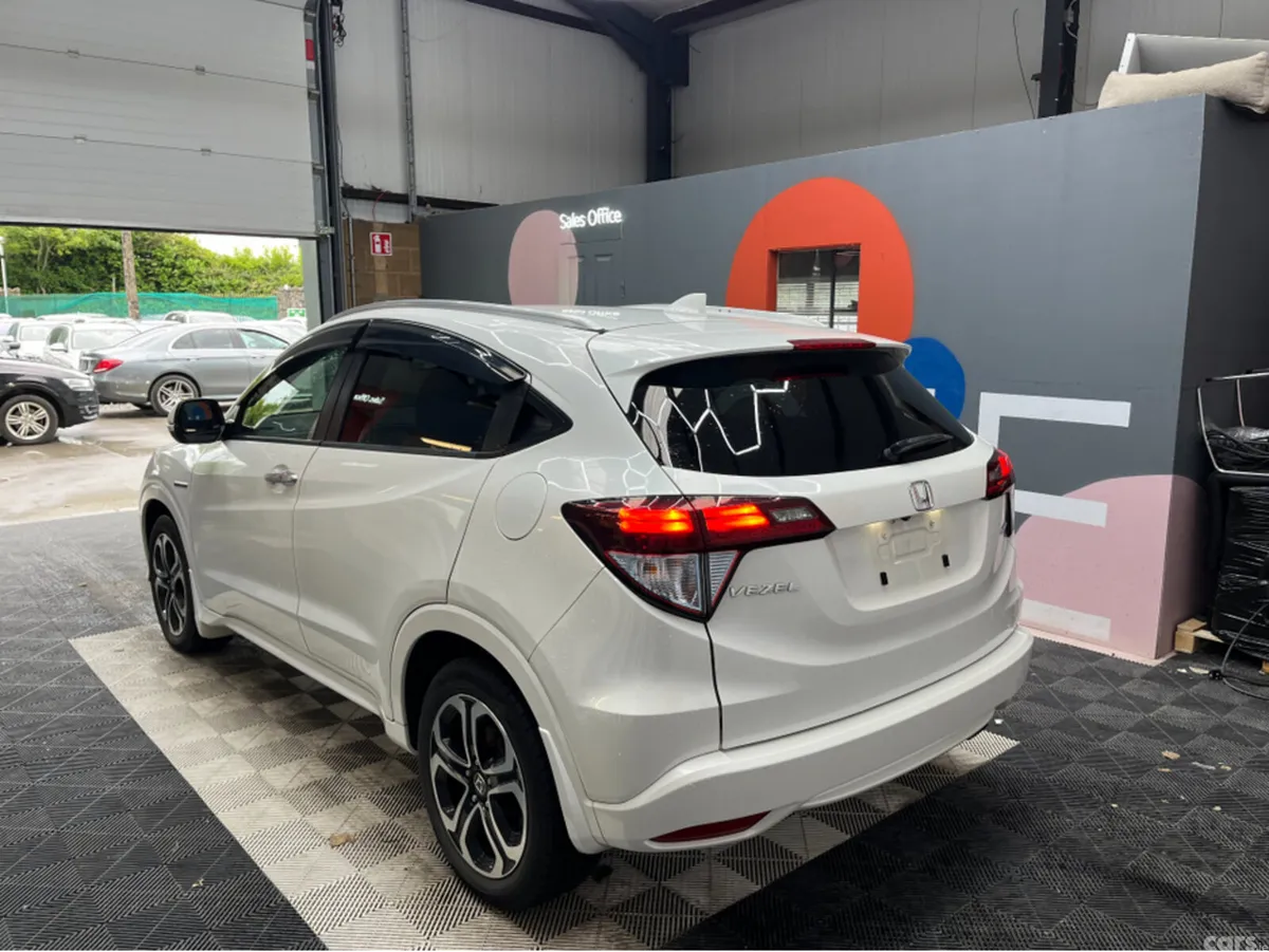 Honda Vezel SUV, Petrol Hybrid, 2016, White