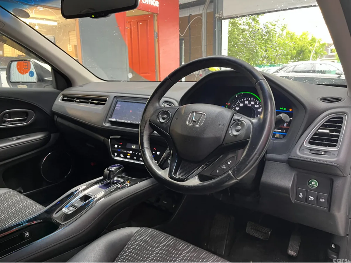 Honda Vezel SUV, Petrol Hybrid, 2016, White