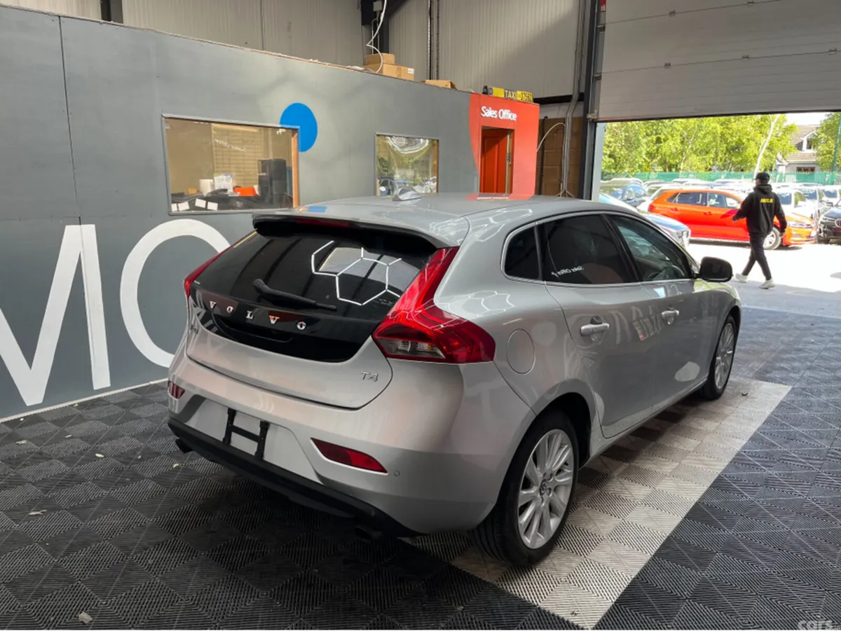 Volvo V40 Hatchback, Petrol, 2015, Silver