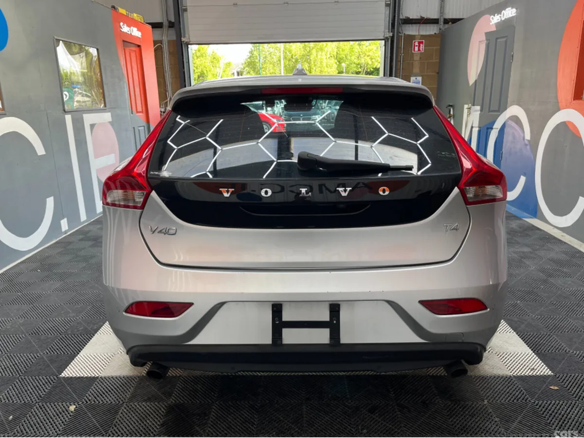 Volvo V40 Hatchback, Petrol, 2015, Silver