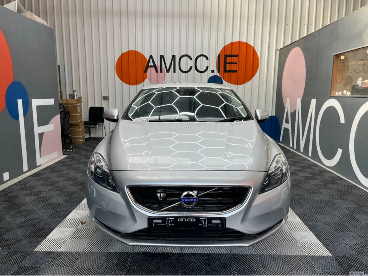 Volvo V40 Hatchback, Petrol, 2015, Silver