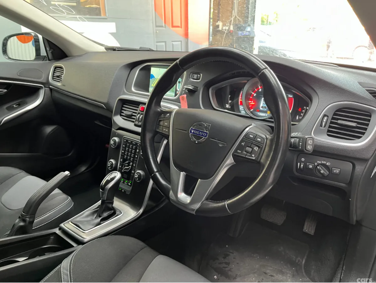 Volvo V40 Hatchback, Petrol, 2015, Silver