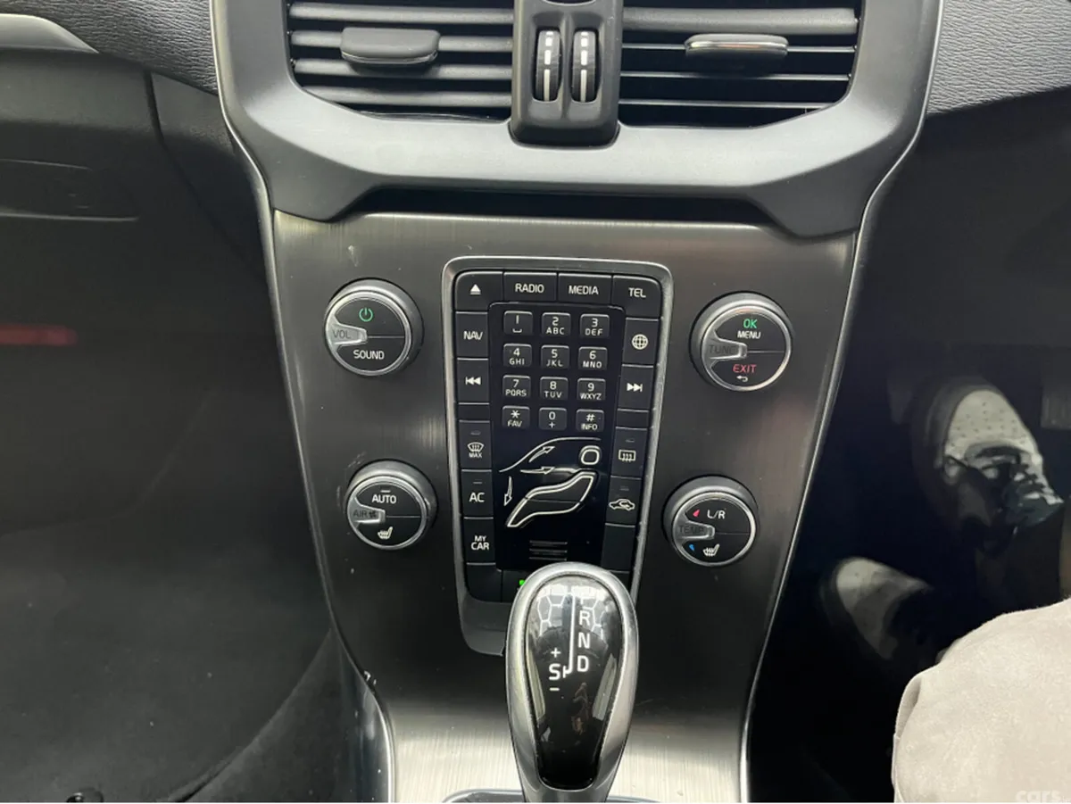 Volvo V40 Hatchback, Petrol, 2015, Silver
