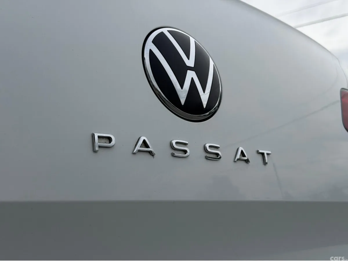 Volkswagen Passat Saloon, Diesel, 2022, White