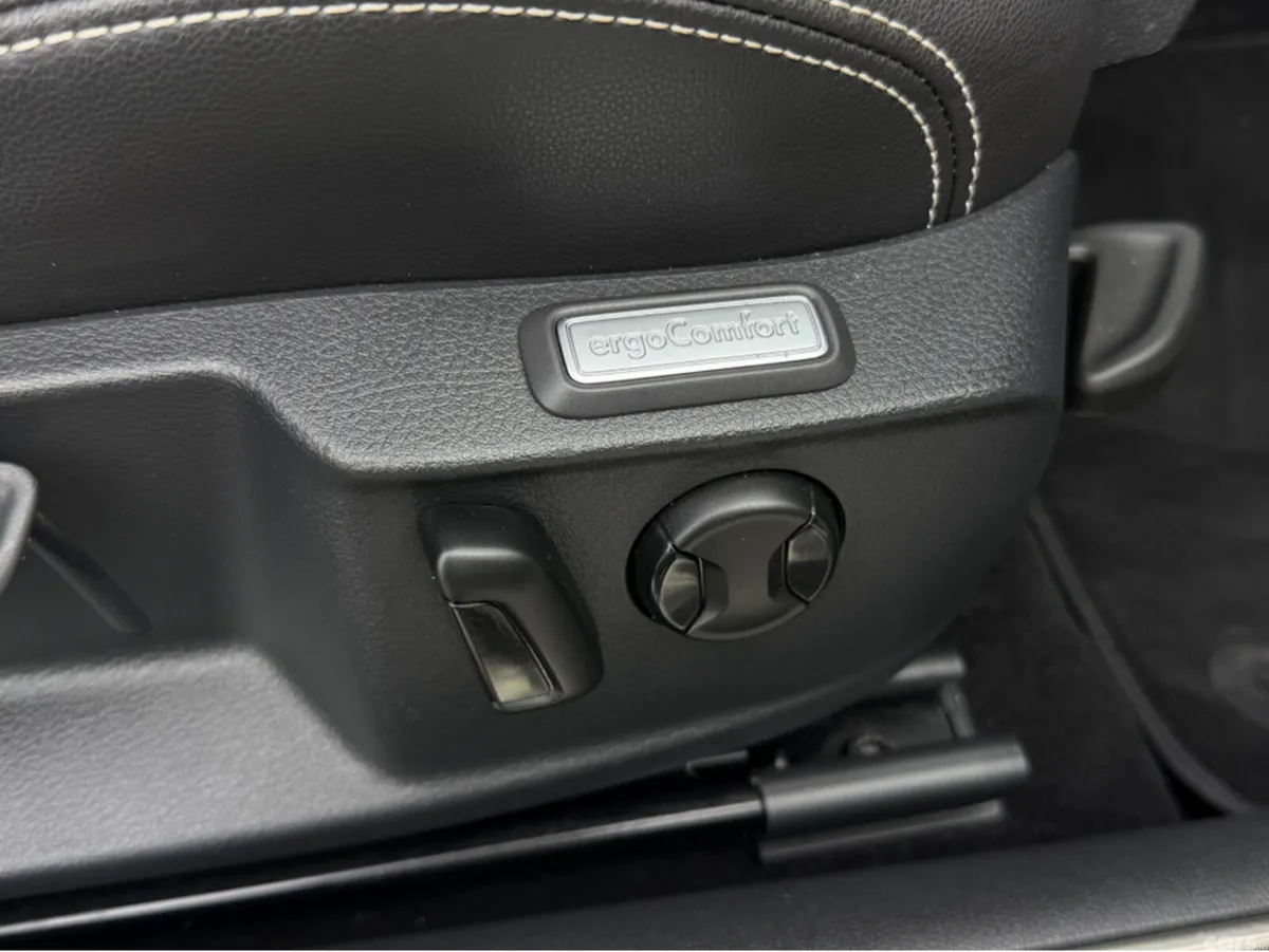 Volkswagen Passat Saloon, Diesel, 2022, White