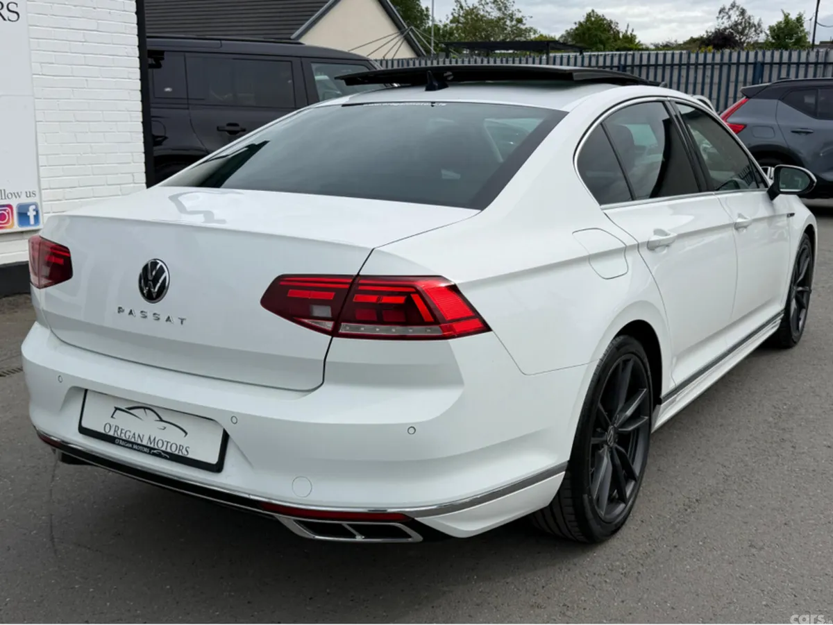 Volkswagen Passat Saloon, Diesel, 2022, White