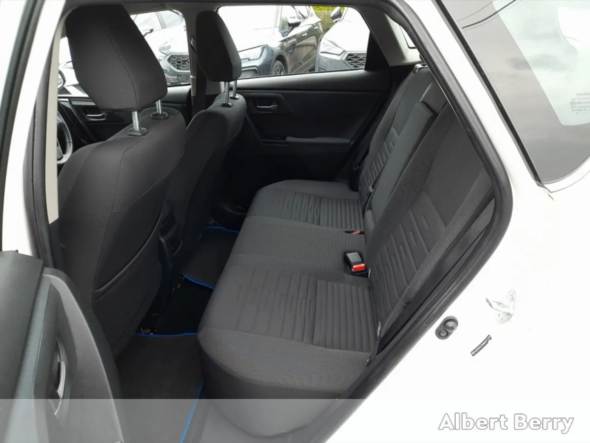 Toyota Auris Hatchback, Diesel, 2017, White