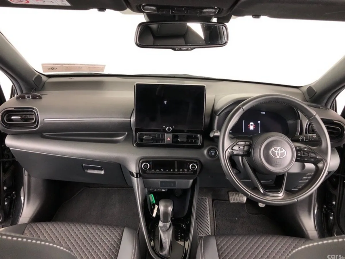 Toyota Yaris Hatchback, Petrol Hybrid, 2024, Black
