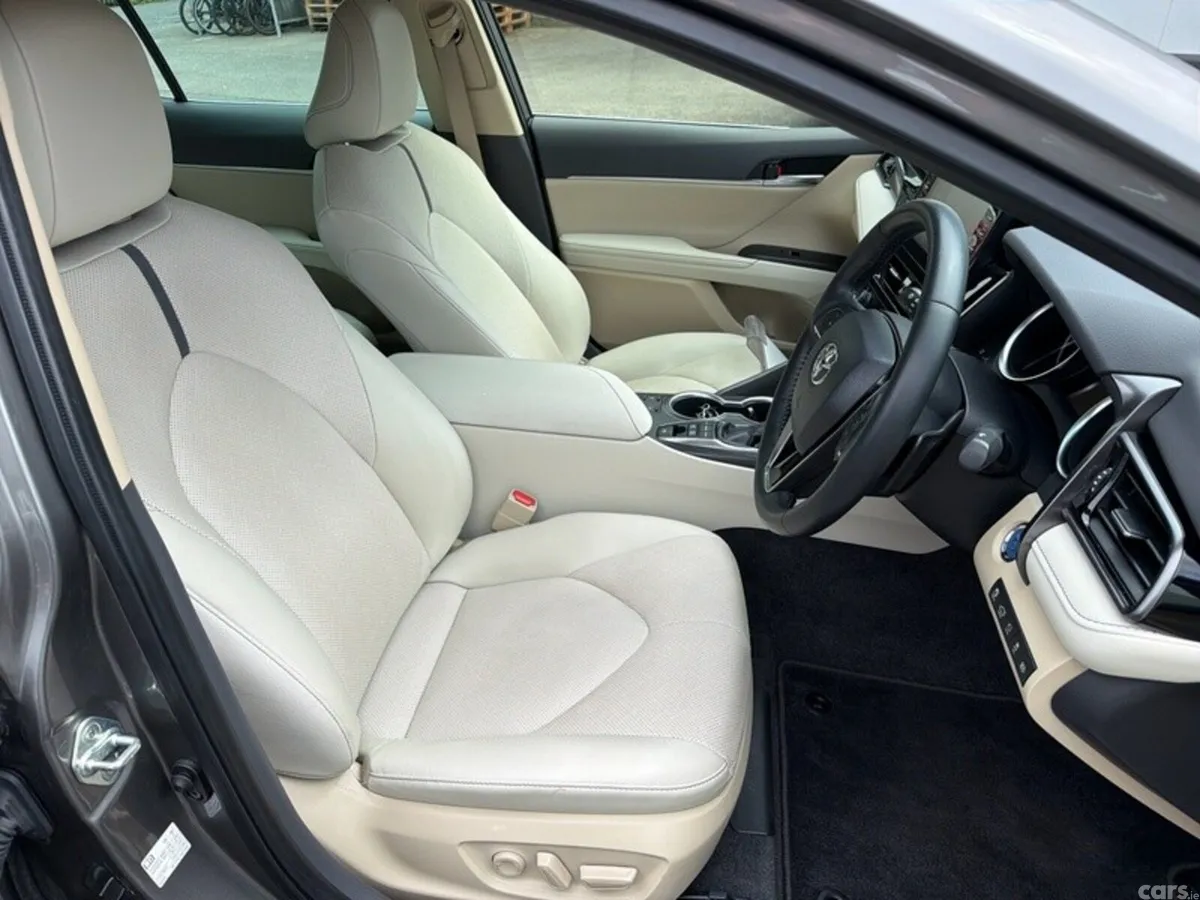 Toyota Camry Saloon, Petrol Hybrid, 2023, Grey