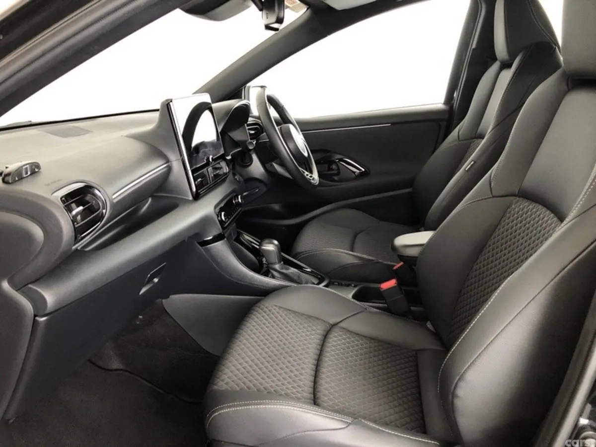 Toyota Yaris Hatchback, Petrol Hybrid, 2024, Black