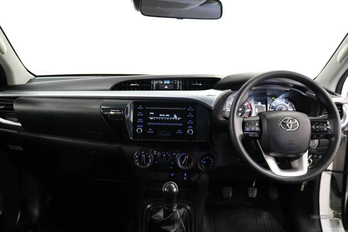 Toyota Hilux Pick Up, Diesel, 2022, White