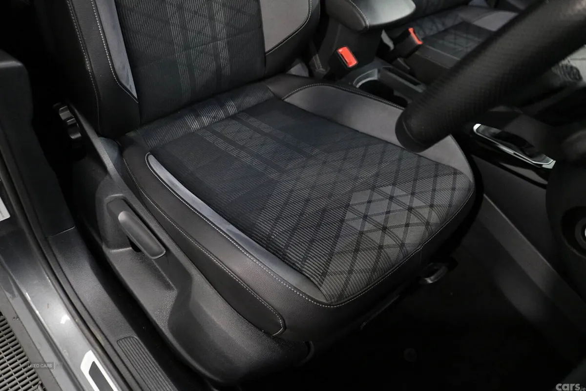 Volkswagen T-Roc SUV, Diesel, 2023, Grey