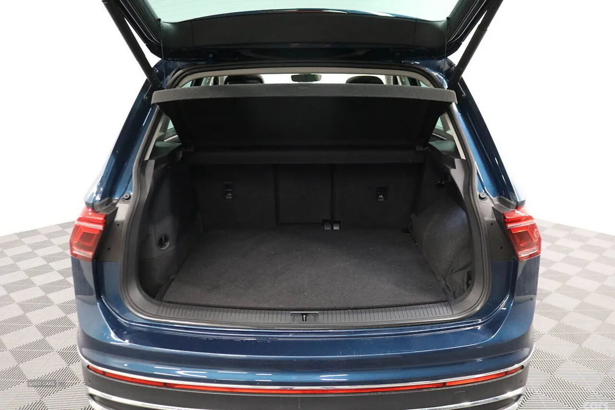 Volkswagen Tiguan SUV, Petrol Hybrid, 2023, Blue