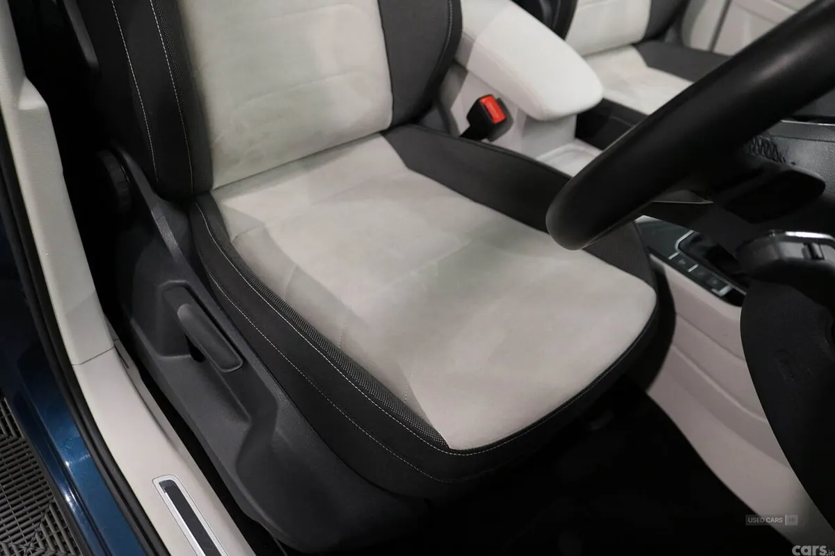 Volkswagen Tiguan SUV, Petrol Hybrid, 2023, Blue