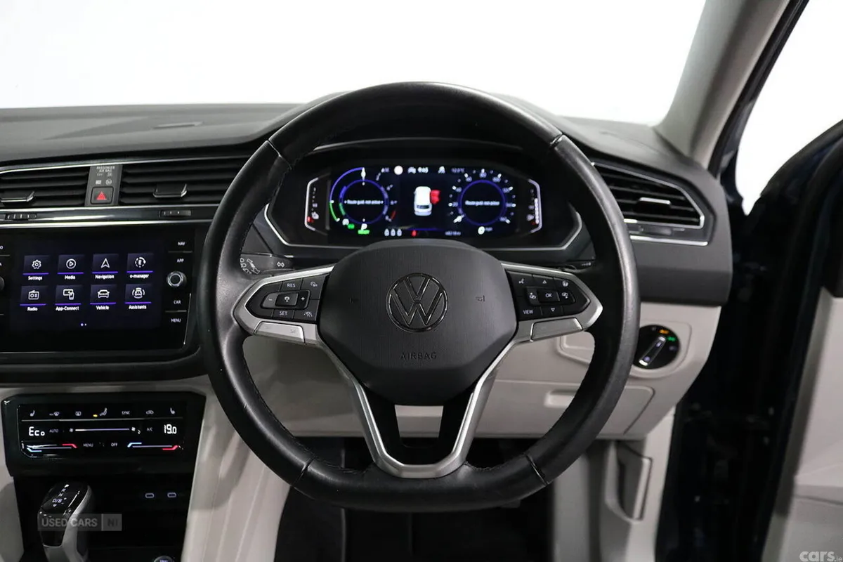Volkswagen Tiguan SUV, Petrol Hybrid, 2023, Blue