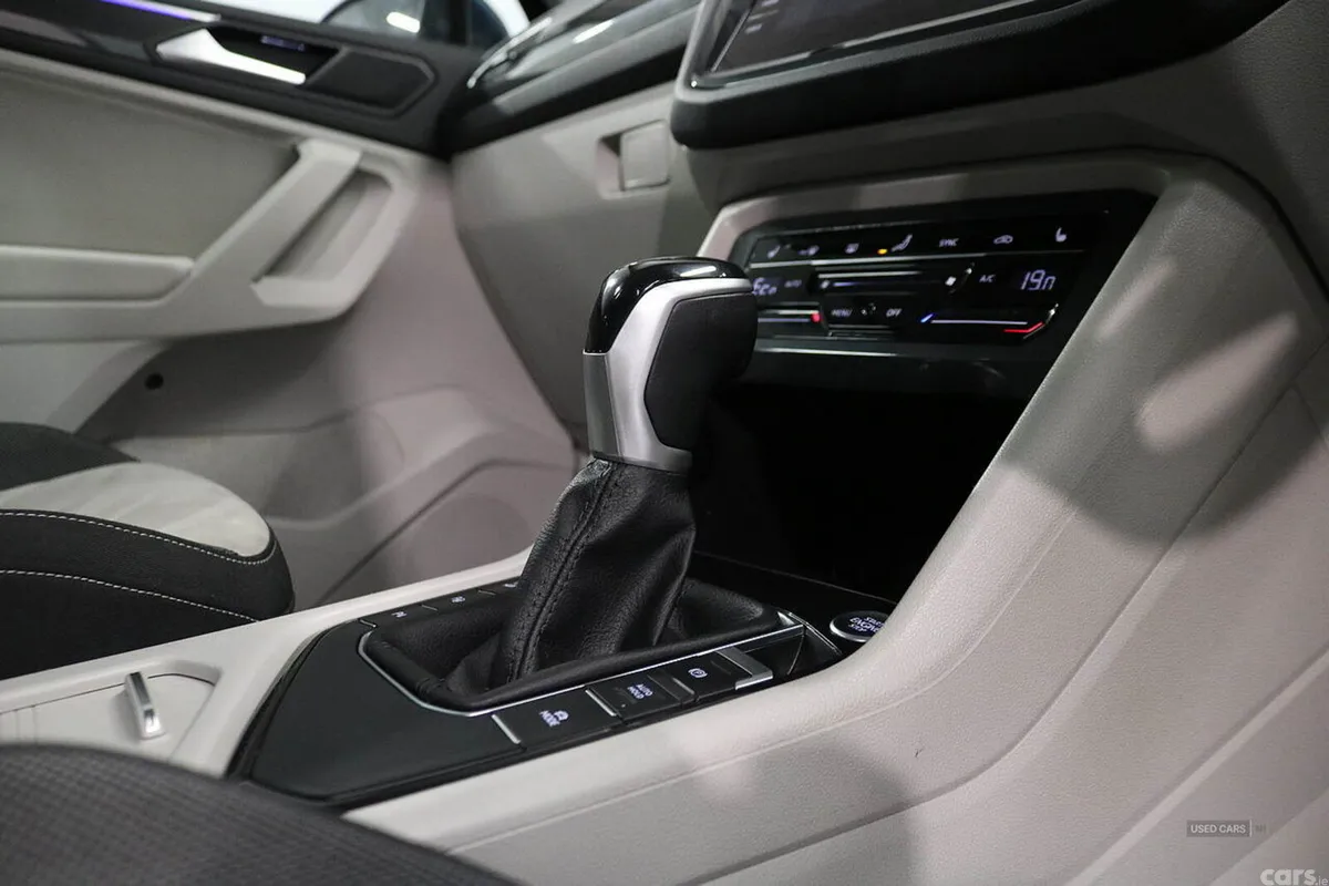 Volkswagen Tiguan SUV, Petrol Hybrid, 2023, Blue