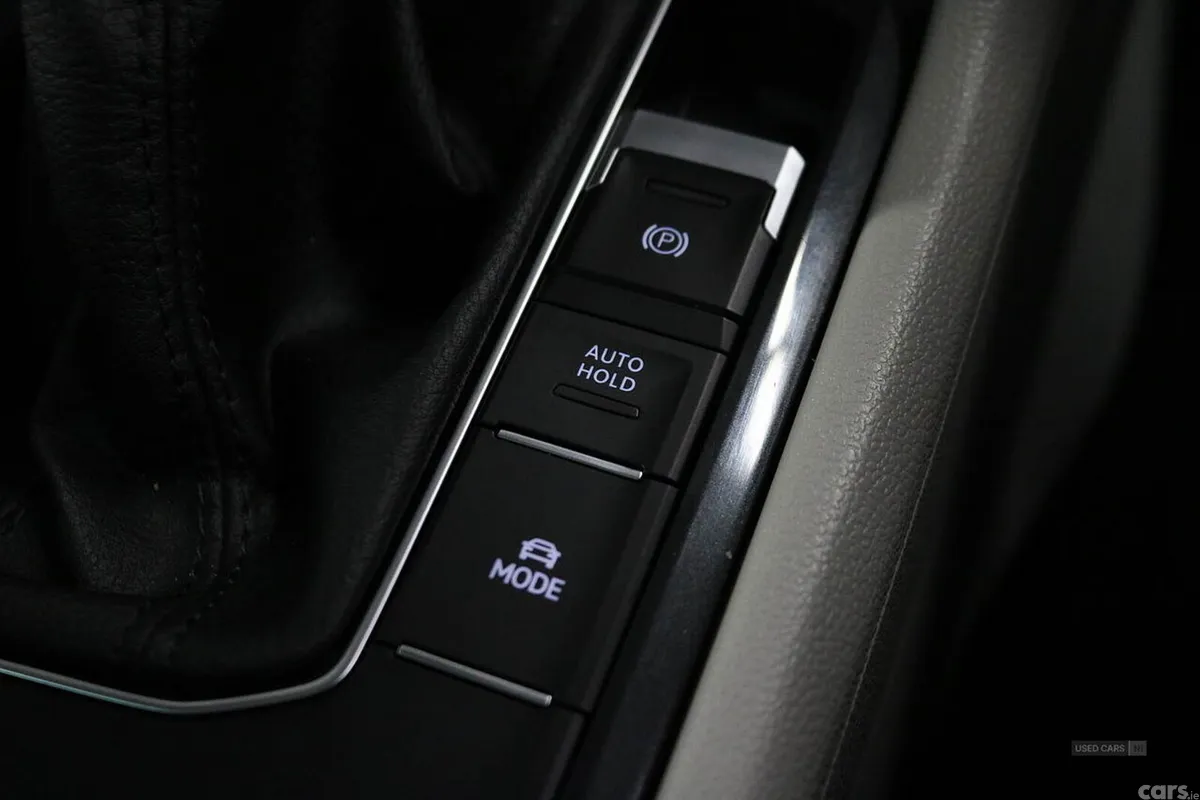 Volkswagen Tiguan SUV, Petrol Hybrid, 2023, Blue