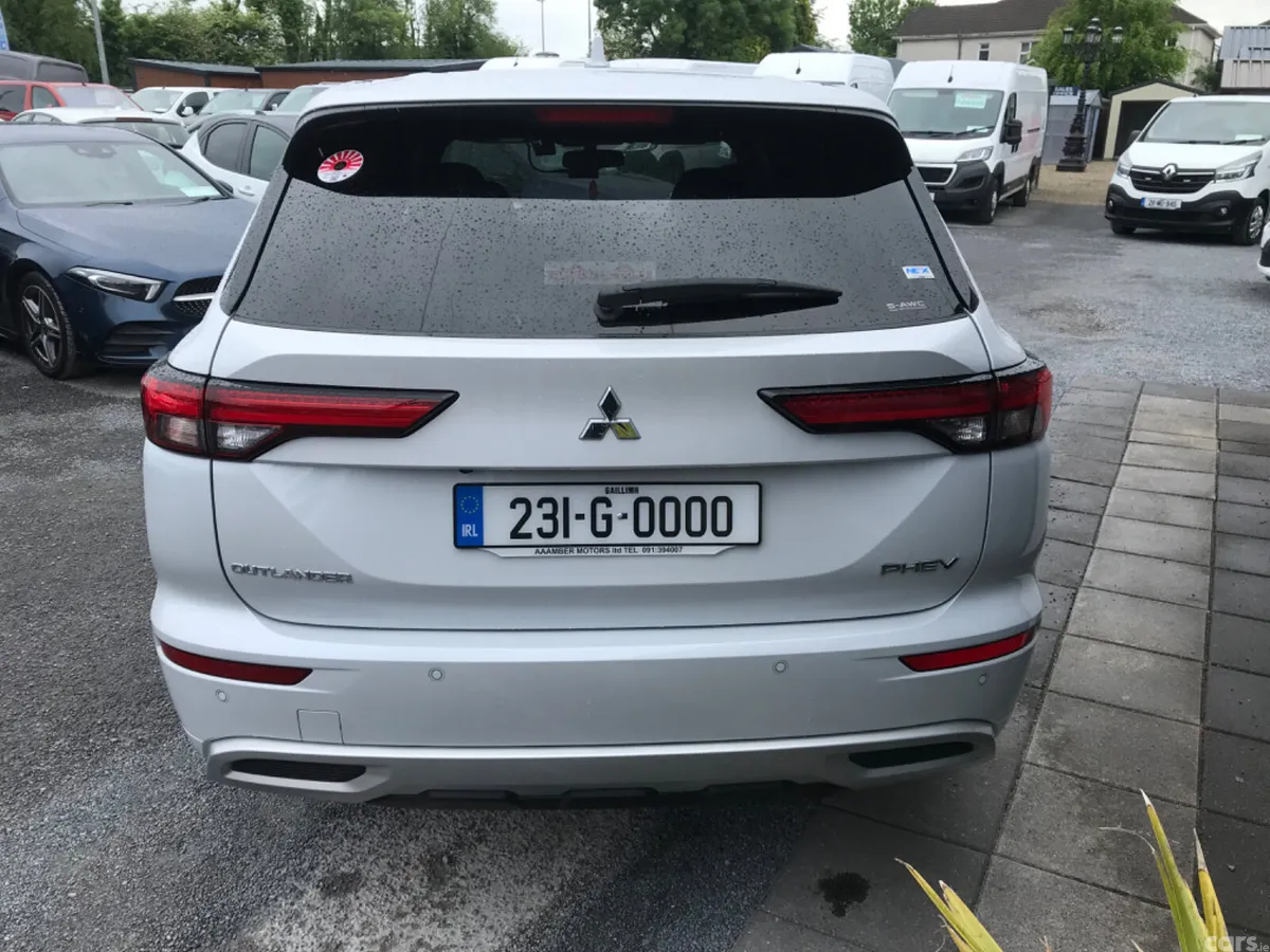 Mitsubishi Outlander SUV, Petrol Plug-in Hybrid, 2023, White