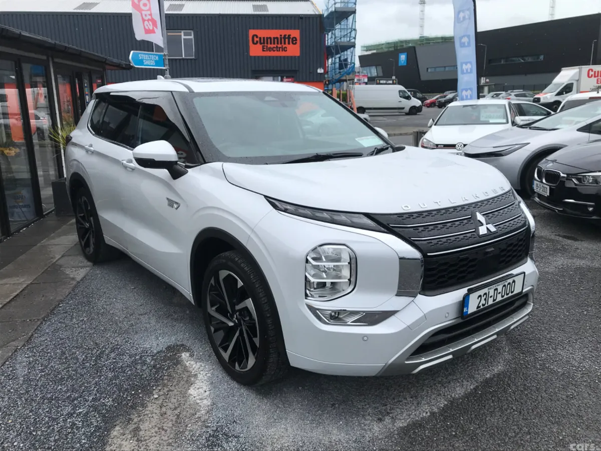 Mitsubishi Outlander SUV, Petrol Plug-in Hybrid, 2023, White