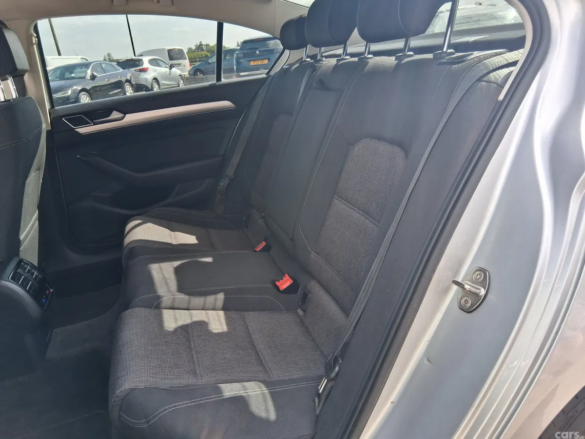 Volkswagen Passat Saloon, Diesel, 2015, Silver