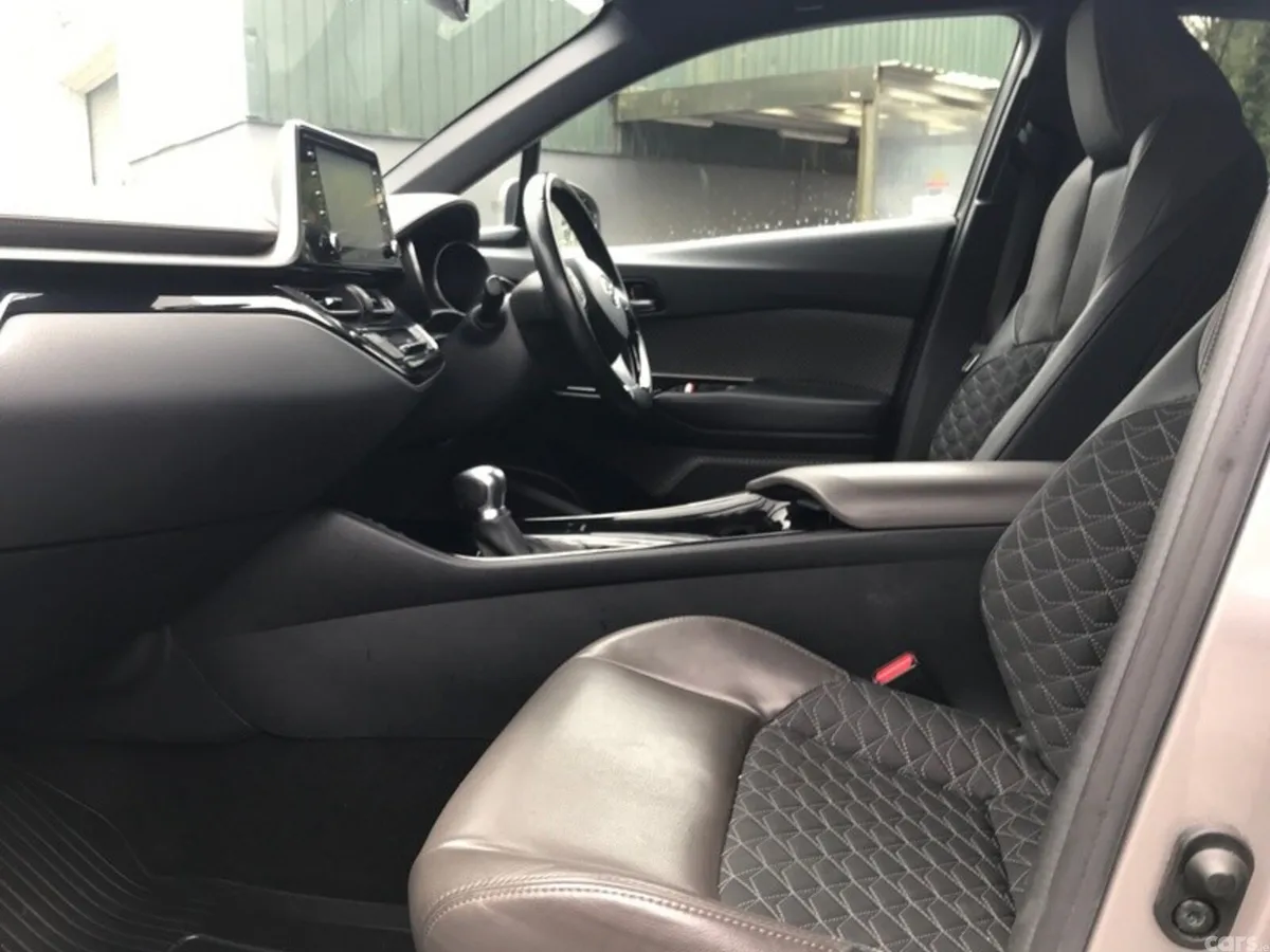 Toyota C-HR SUV, Petrol Hybrid, 2022, Grey