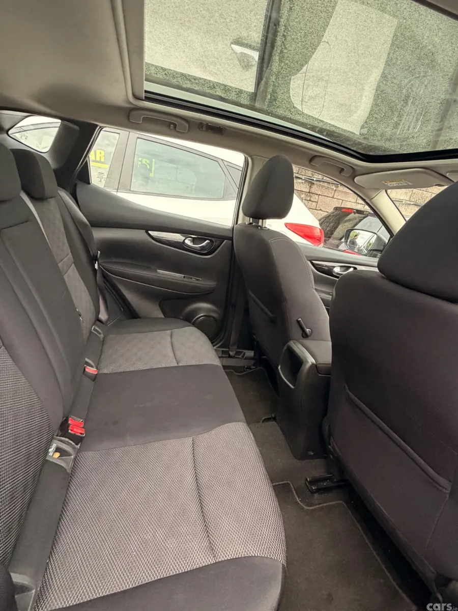 Nissan Qashqai SUV, Diesel, 2017, Grey