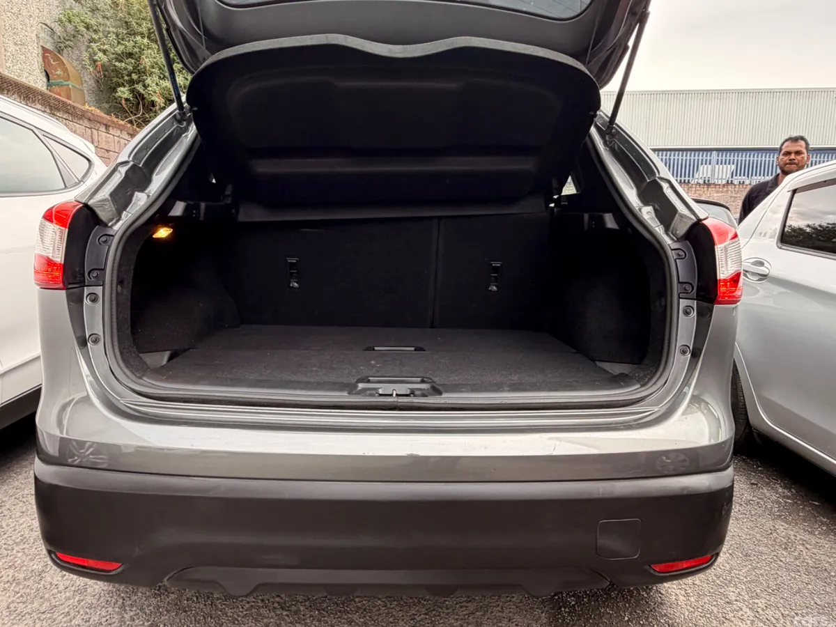 Nissan Qashqai SUV, Diesel, 2017, Grey