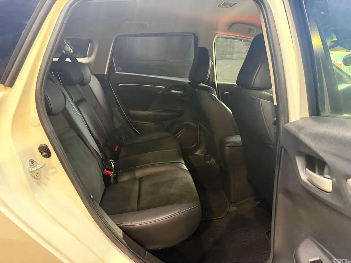 Honda Shuttle MPV, Petrol Hybrid, 2016, White