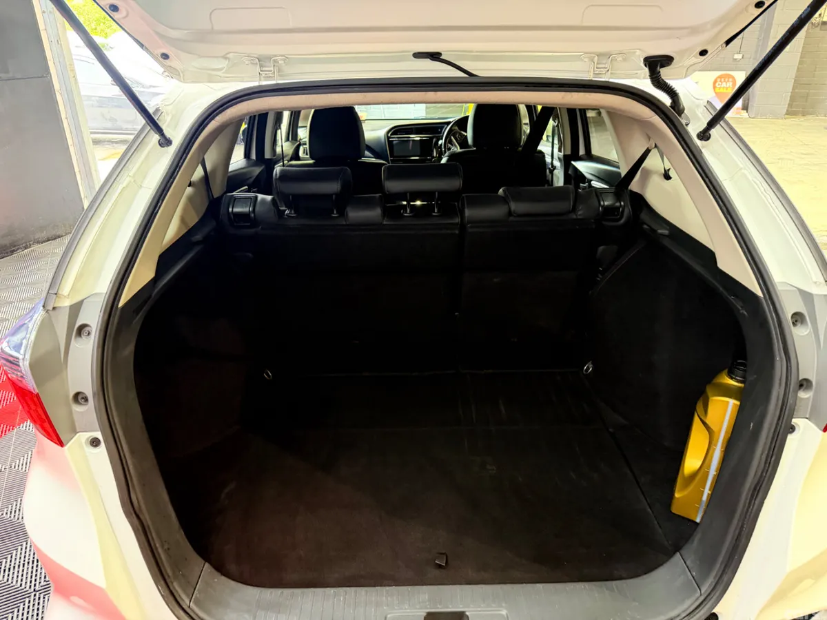 Honda Shuttle MPV, Petrol Hybrid, 2016, White