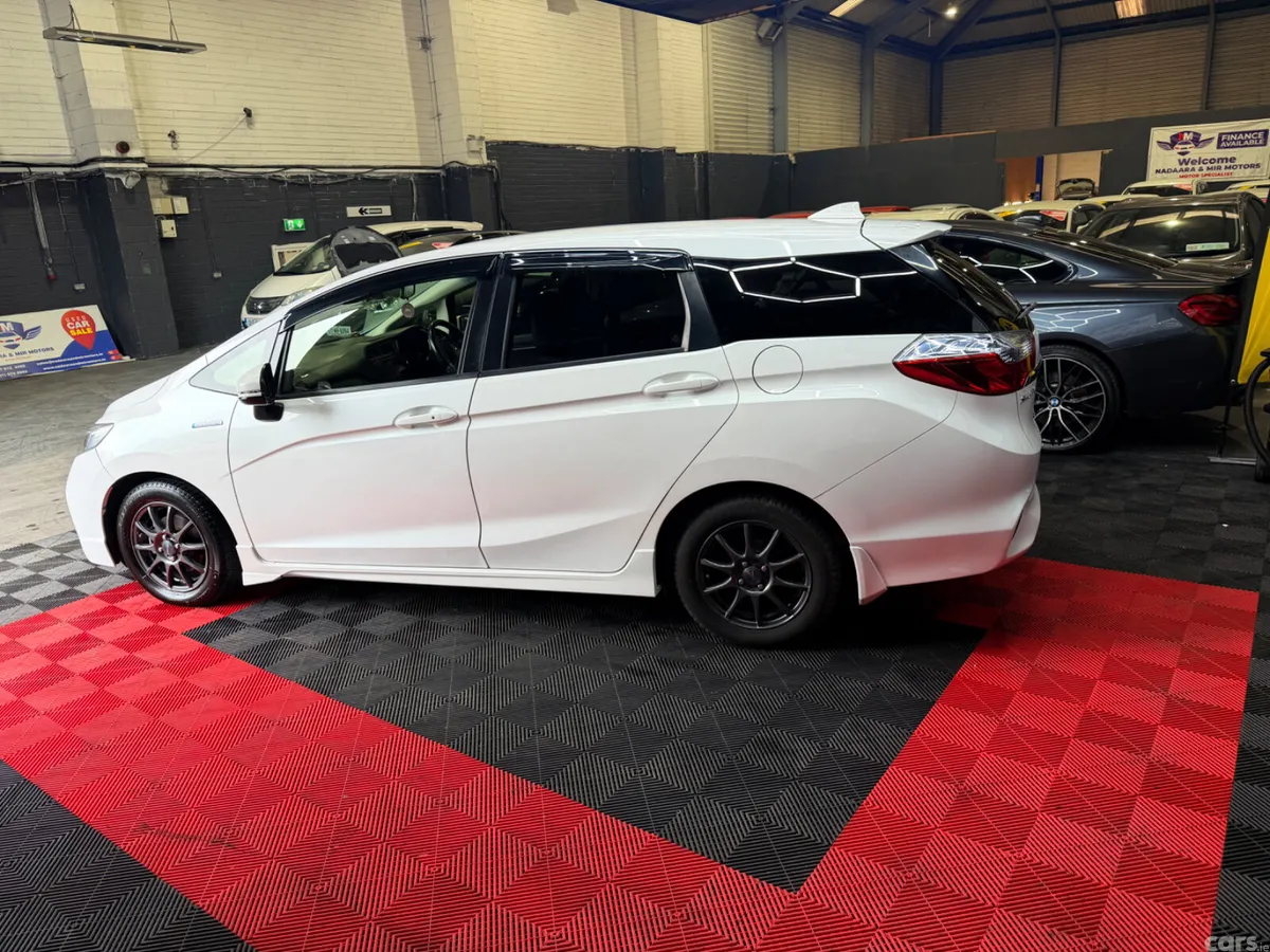 Honda Shuttle MPV, Petrol Hybrid, 2016, White