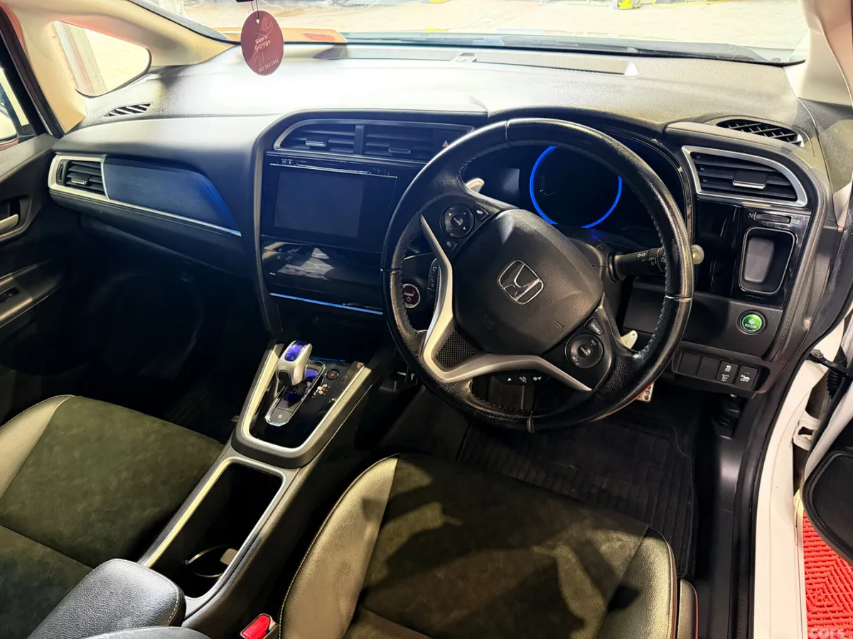Honda Shuttle MPV, Petrol Hybrid, 2016, White