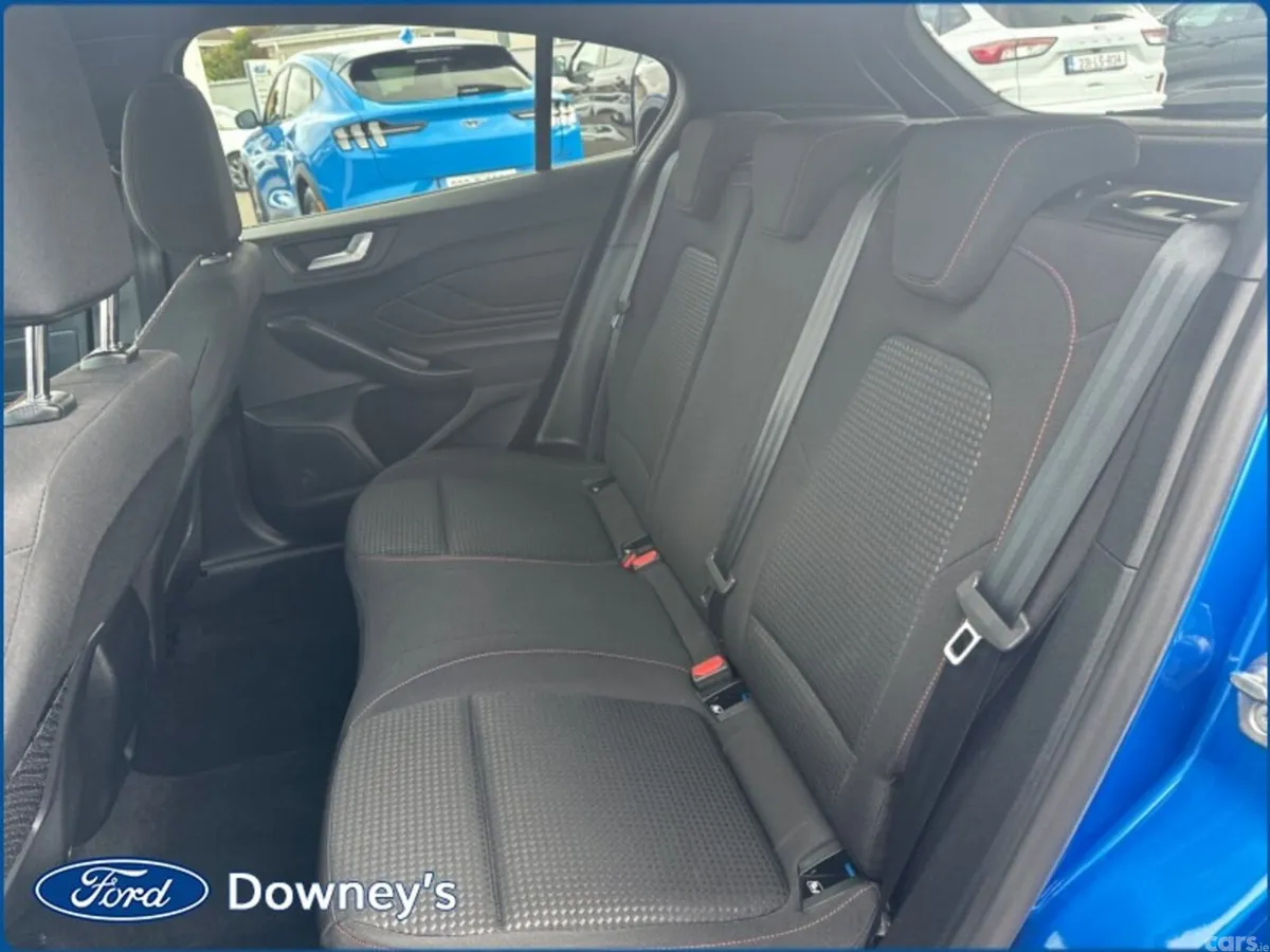 Ford Focus Hatchback, Diesel, 2024, Blue