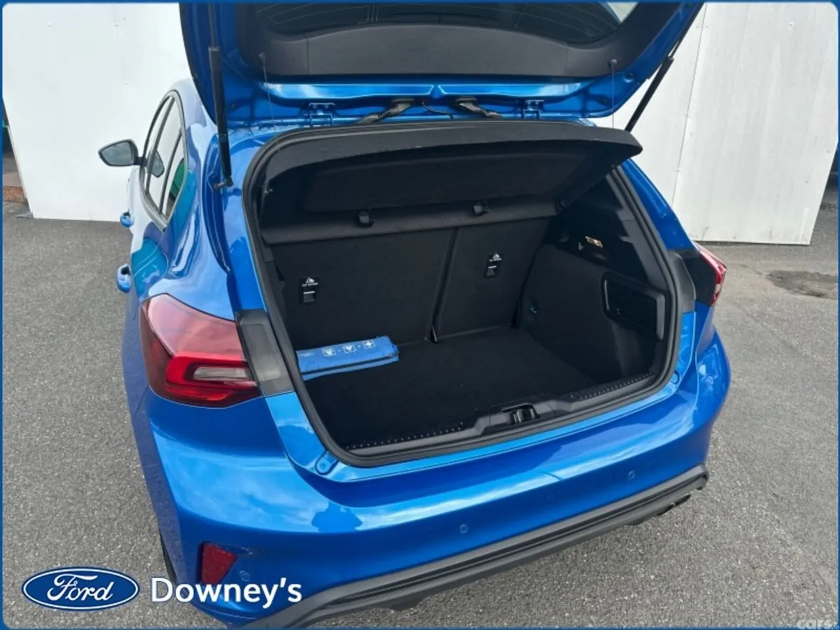 Ford Focus Hatchback, Diesel, 2024, Blue