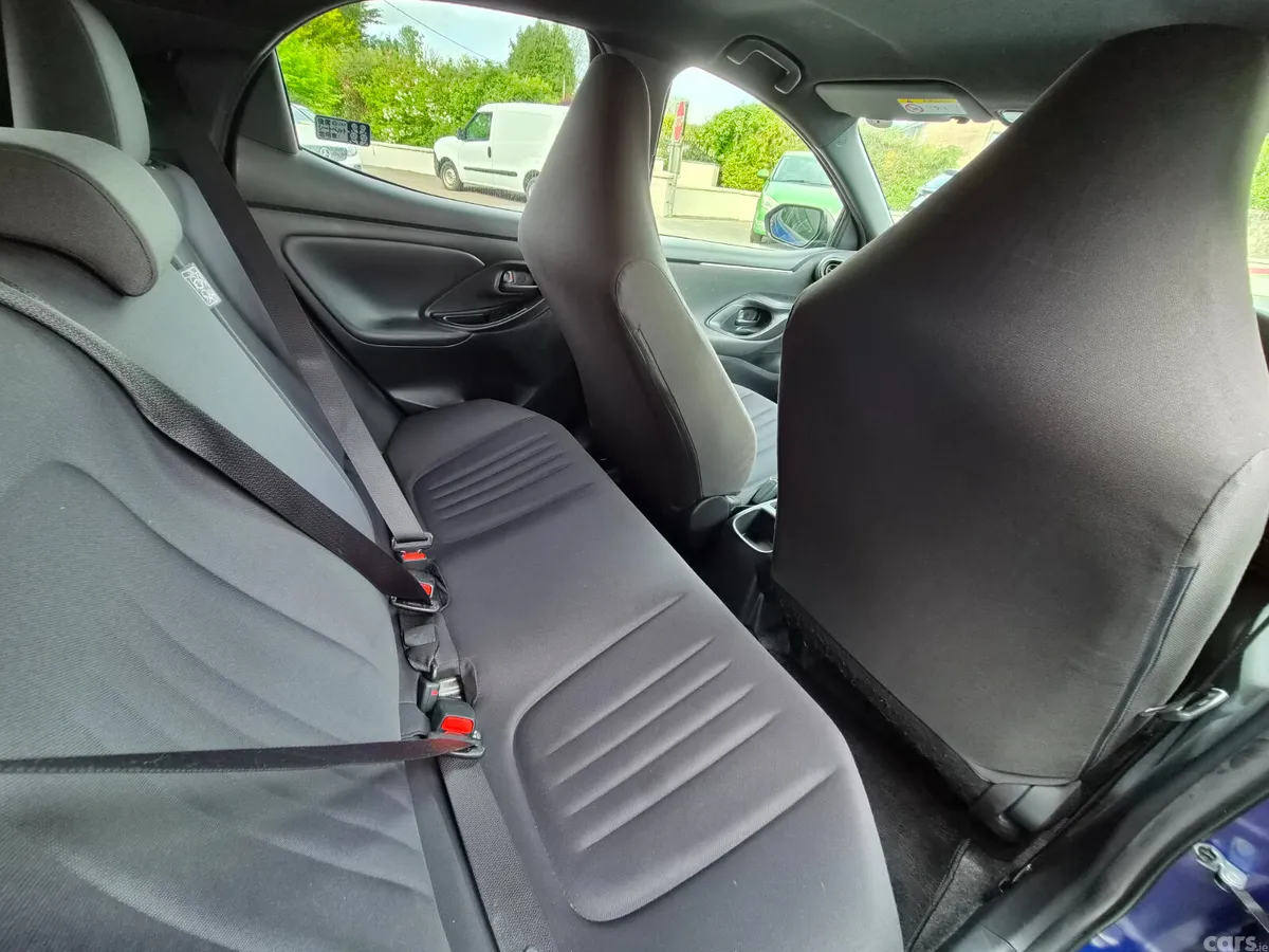 Toyota Yaris Hatchback, Petrol, 2022, Blue