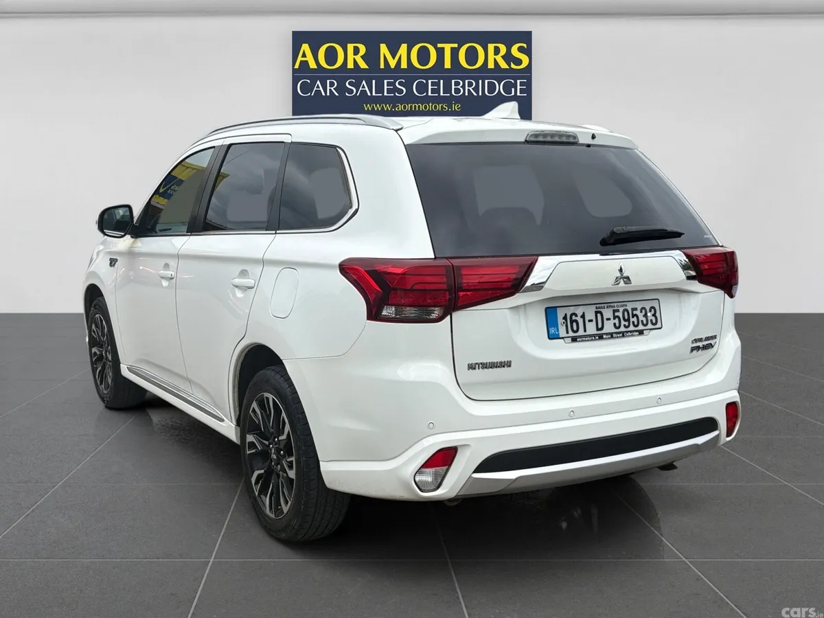 Mitsubishi Outlander SUV, Petrol Plug-in Hybrid, 2016, White