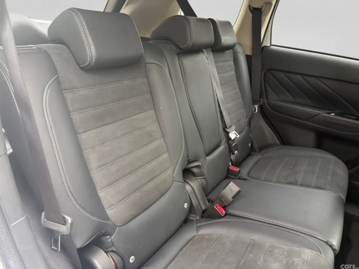 Mitsubishi Outlander SUV, Petrol Plug-in Hybrid, 2016, White